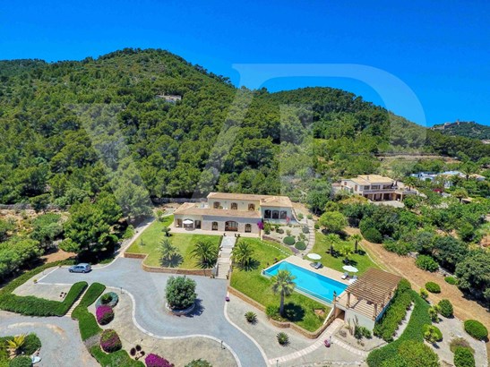 Finca with pool and views to the sea in Capdepera, Mallorca