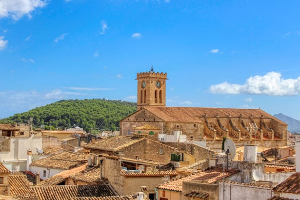 Zu-verkaufen-gemütliches-Dorfhaus-mit-Terrassen-am-Hang-des-Calvario-in-Pollença