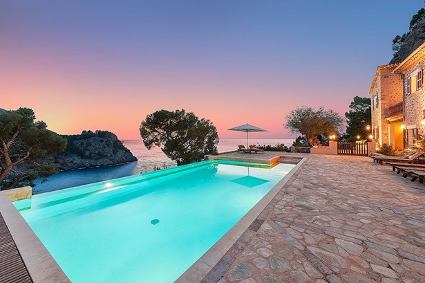 Villa-with-sea-views-in-Escorca