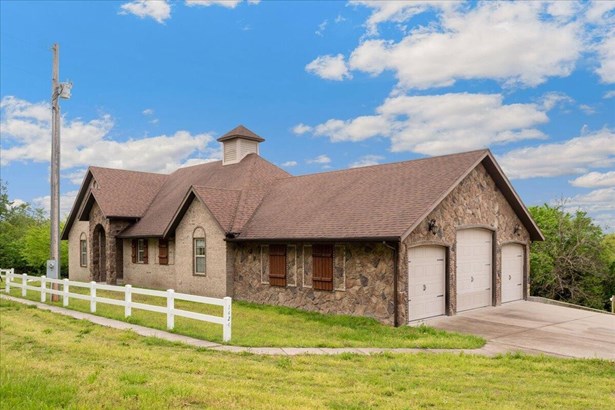 1 Story,Ranch,Traditional, Single Family Residence - Walnut Shade, MO