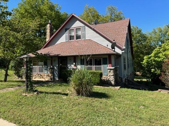 Single Family Residence, 1.5 Story,Traditional - West Plains, MO