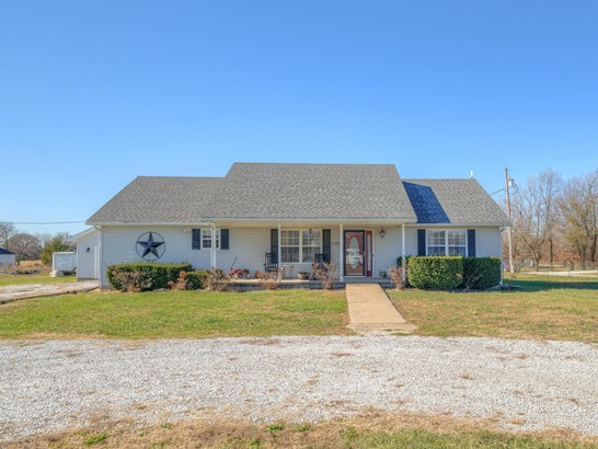 1 Story,Ranch,Traditional, Single Family Residence - Neosho, MO