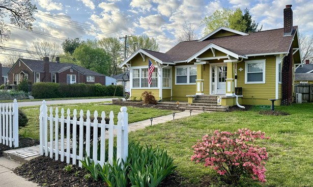 Single Family Residence, 1.5 Story,Bungalow,Craftsman - Springfield, MO