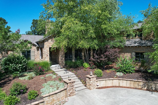 Single Family Residence - 2 Story,Craftsman,Prairie Style,Traditional