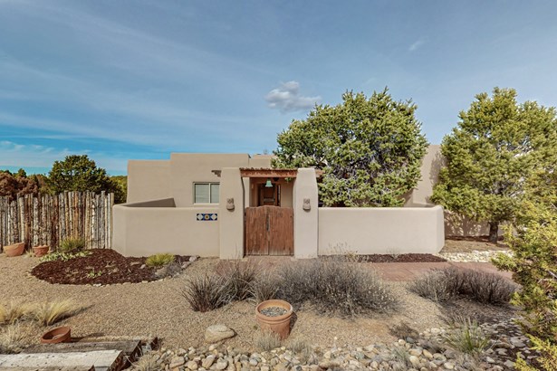Single Family Residence, Contemporary,Pueblo,One Story - Santa Fe, NM