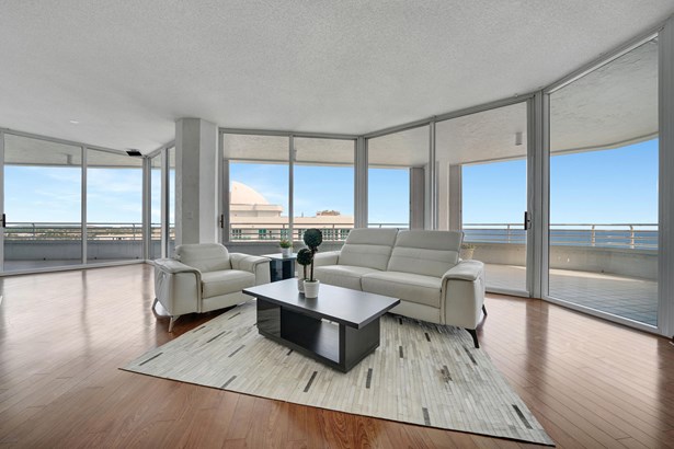 Condo/Coop, 4+ Floors,Contemporary - Lauderdale By The Sea, FL