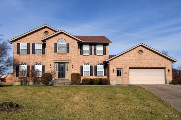 Transitional, Single Family Residence - Fairfield Twp, OH