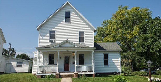 Single Family Residence, Two Story - Lewistown, IL