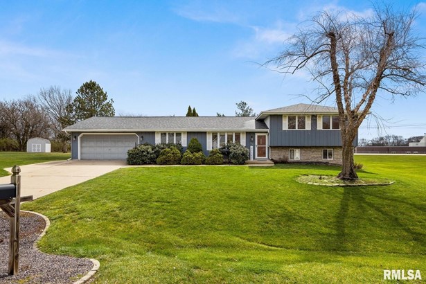 Single Family Residence, Tri-level - Germantown Hills, IL