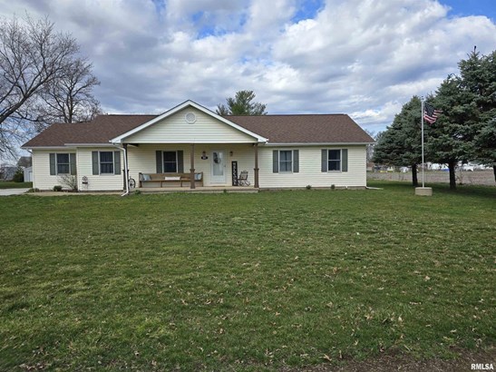 Single Family Residence, Ranch - Trivoli, IL