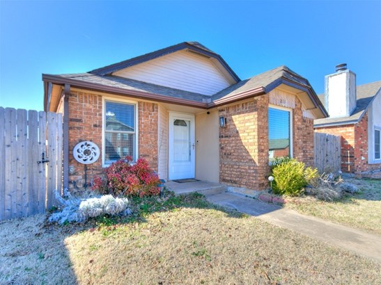 Single Family Residence, Traditional,Patio Home - Moore, OK