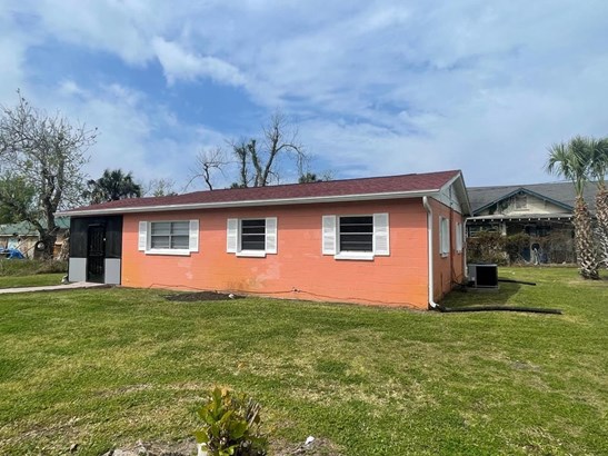 Florida Cottage, Detached Single Family Rental - Port St. Joe, FL