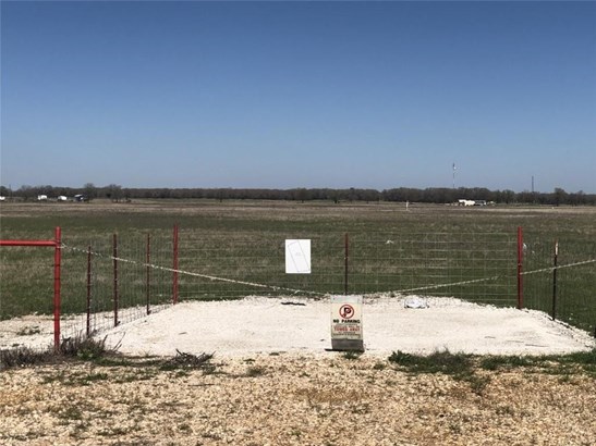 Improved Acreage - Axtell, TX