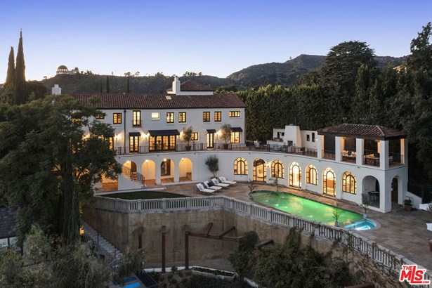 Villa, Single Family Residence - Los Angeles, CA