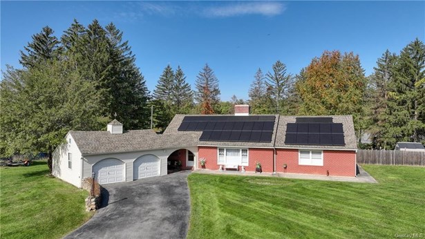 Single Family Residence, Ranch - Middletown, NY