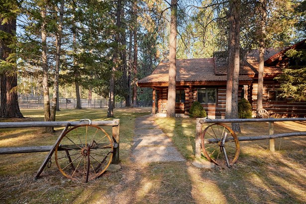 Single Family Residence, Log Home - Hamilton, MT