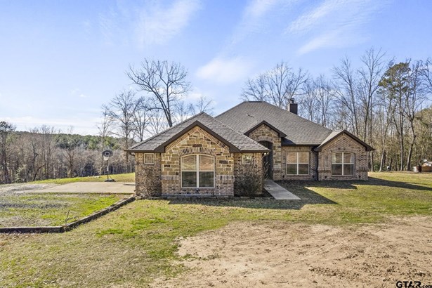 Single Family Detached, Traditional - Hughes Springs, TX