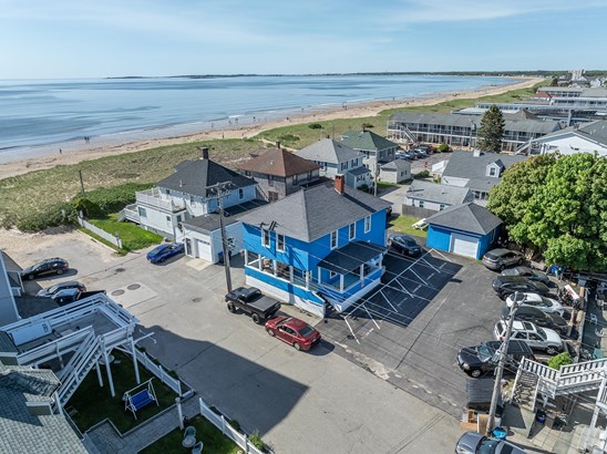 Single Family Residence, Colonial - Old Orchard Beach, ME