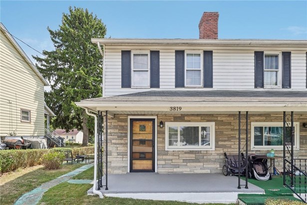 Level entry w/a covered front porch!