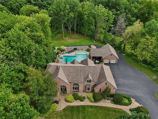 AERIAL VIEW OF FRONT OF HOUSE AND PROPERTY