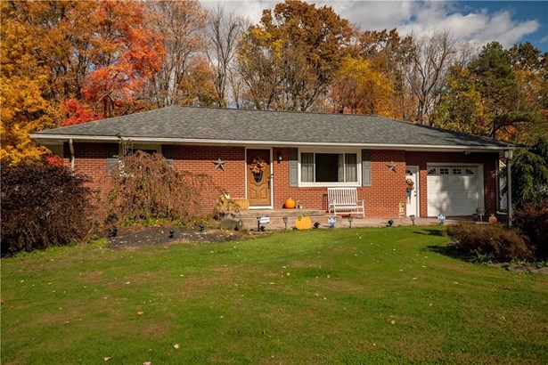 Well maintained 2 bedroom brick ranch!  Roof is 6