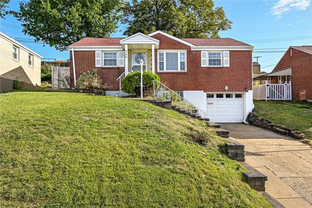 Quaint and well built brick home in quiet neighbor