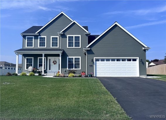 Welcome to 28 Deepwood Pl in Lancaster, NY