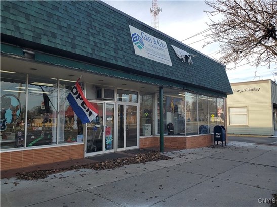 62 Market Street has 90 feet of store fronts on Ma