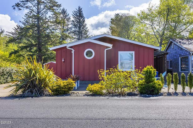 Contemporary, Manufactured - Lincoln City, OR