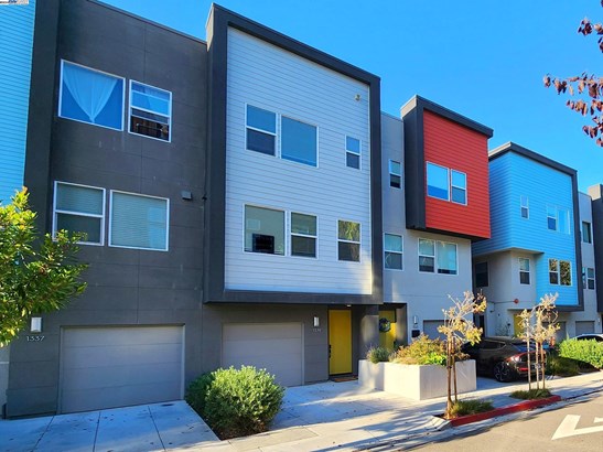 Condominium - Oakland, CA
