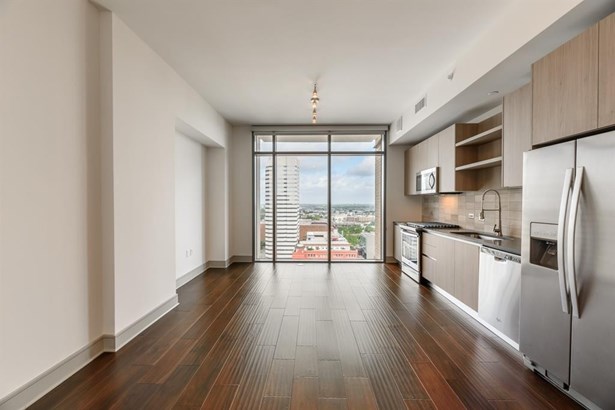 Mid/Hi-Rise Condominium, Contemporary/Modern - Houston, TX