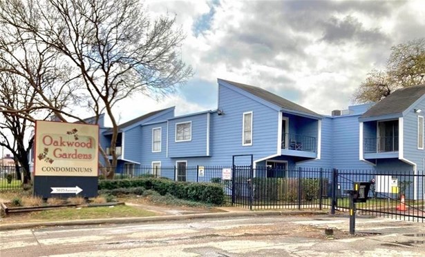 Condominium, Traditional - Houston, TX