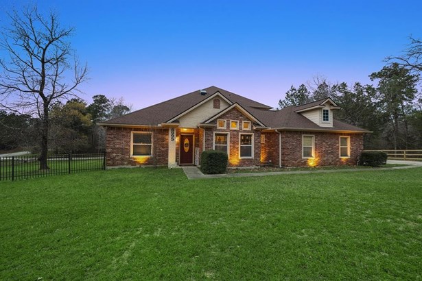 Traditional, Single-Family - Montgomery, TX