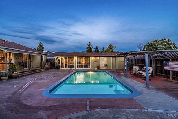 Single Family Residence - Cloverdale, CA