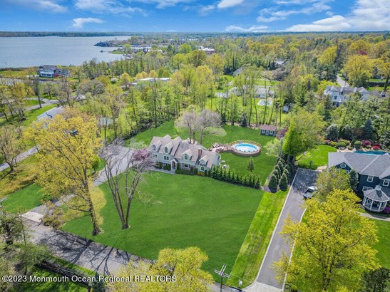 Split Level, Single Family,Detached - Rumson, NJ