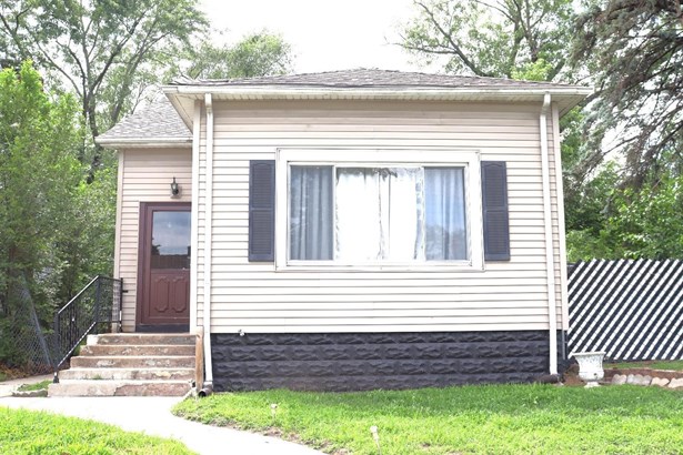 Single Family Residence, Bungalow - Gary, IN