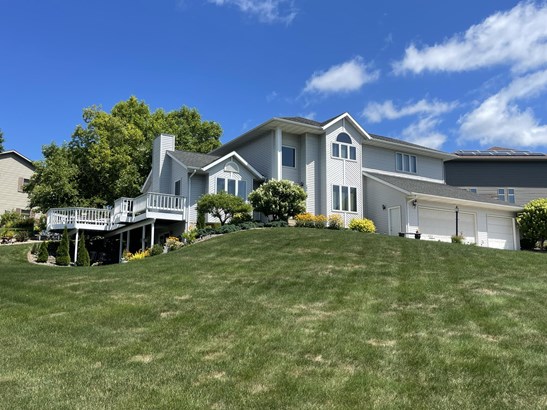Contemporary, 2 Story - La Crescent, MN