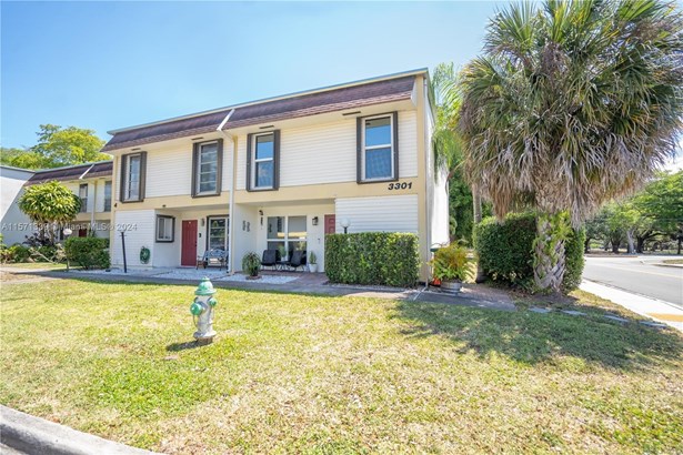 Townhouse, Cluster Home - Hollywood, FL