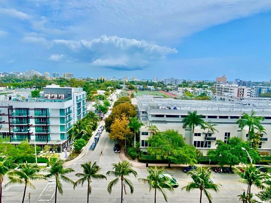 Condominium - Miami Beach, FL