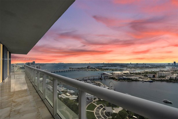 Condominium, High Rise - Miami, FL