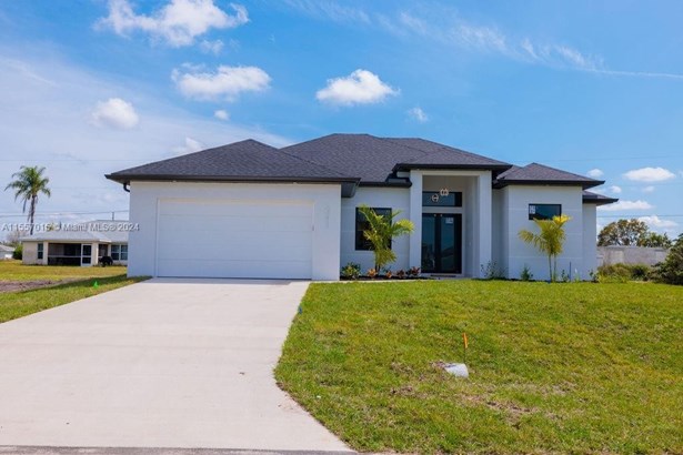 One Story, Single Family Residence - Cape Coral, FL
