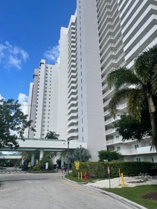 Condominium, High Rise - North Miami, FL