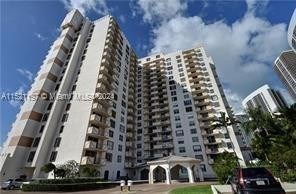 Condominium, High Rise - Hallandale Beach, FL