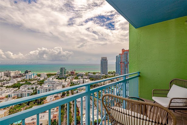 Condominium, Penthouse - Miami Beach, FL