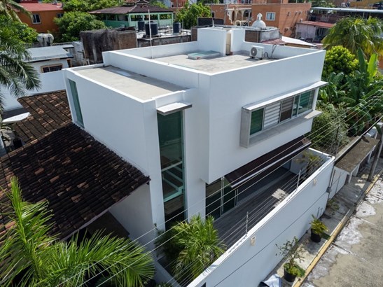Title residential house Hujal Zihuatanejo