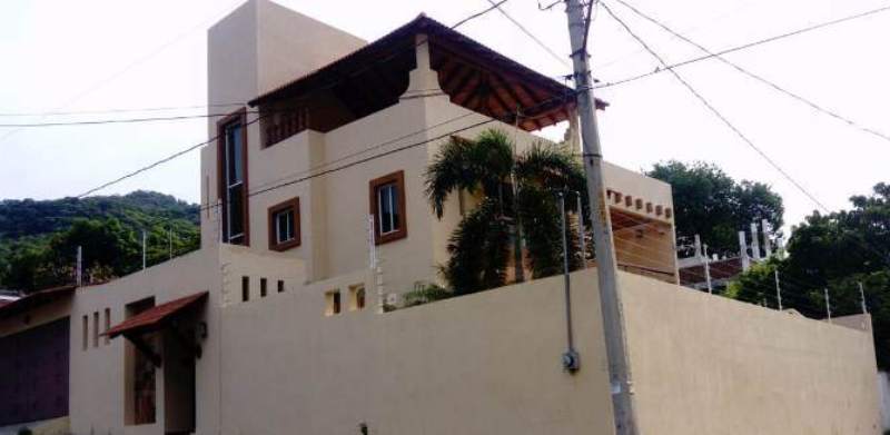 House located residential area in Zihuatanejo