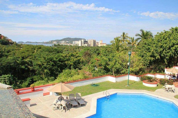 House with ocean view in ixtapa