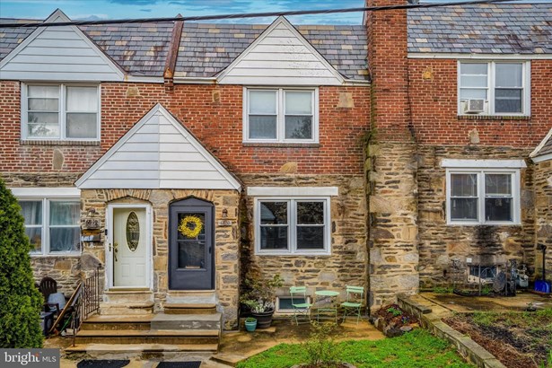 Traditional, Interior Row/Townhouse - UPPER DARBY, PA