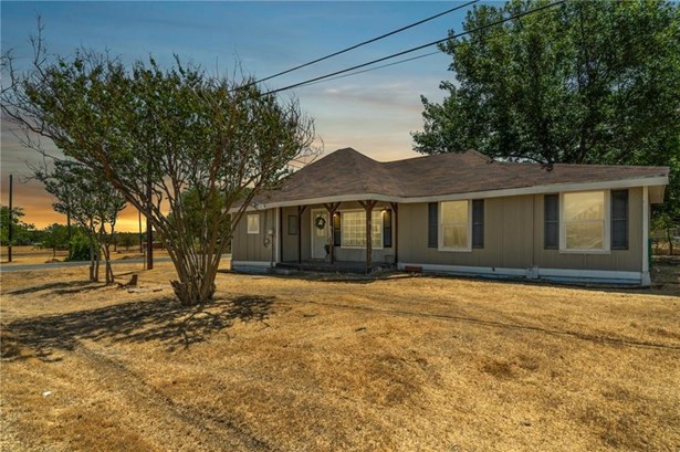 Single Family/Detached - Crawford, TX