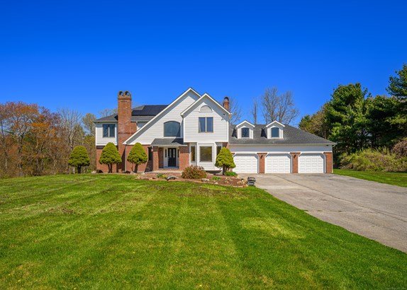 Single Family For Sale, Contemporary - Woodbridge, CT